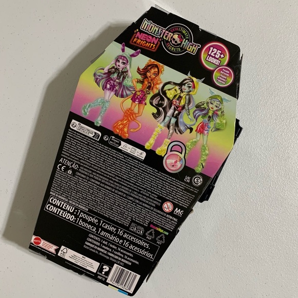 Monster High®: Skulltimate Secrets Neon Frights Draculaura™ Doll w/Locker-New - Picture 4 of 9